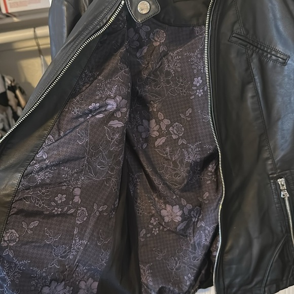 Guess PU moto jacket size Med. EUC - Picture 2 of 8
